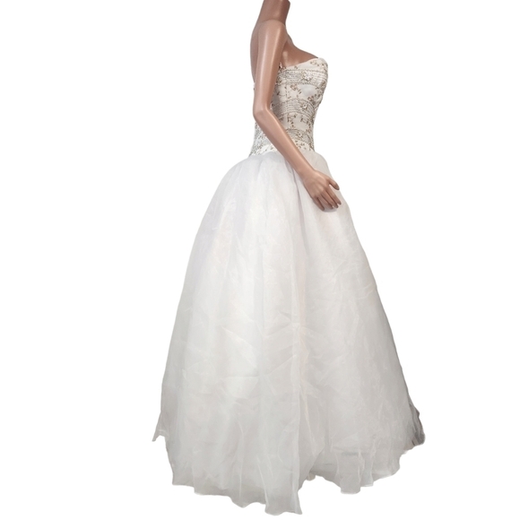 Q by Da Vinci White With Embroidered Spring Floral Quinceañera Dress Size 8 - Picture 12 of 14